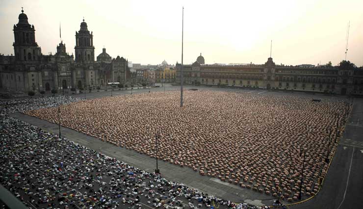 Spencer Tunick photography - Zocalo in Mexico City
